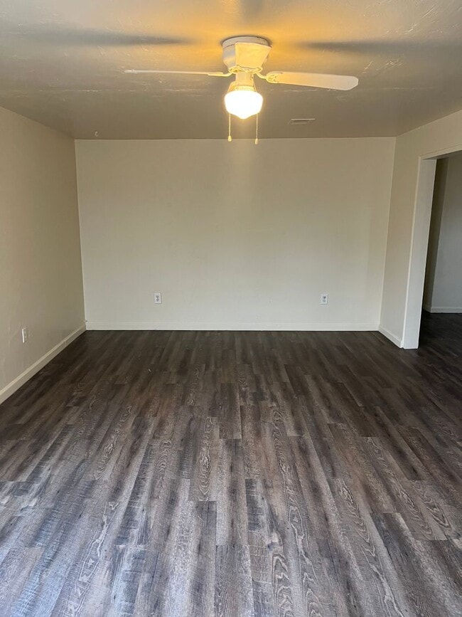 Building Photo - ***3 BEDROOM/1 BATHROOM IN PAULDEN***