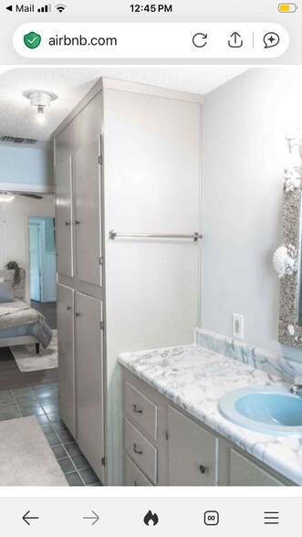Building Photo - 256 Belaire Dr