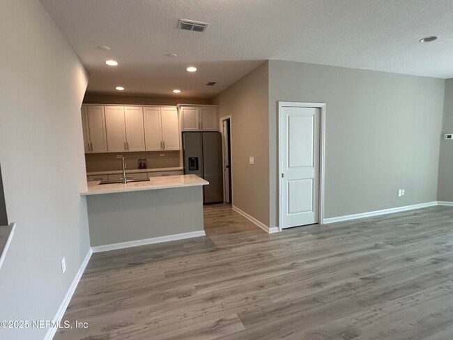 Building Photo - 609 Cherry Elm Dr