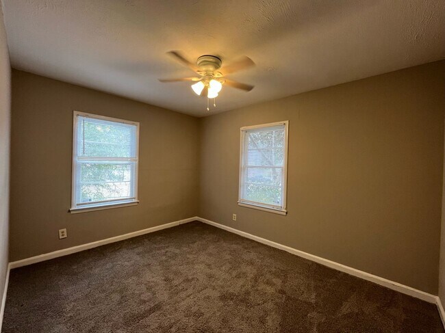 Building Photo - HAP/Section 8 Qualified!