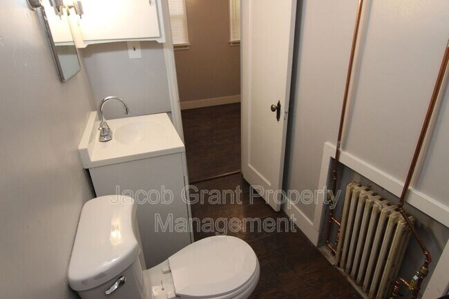 Building Photo - 605 S 7th Ave