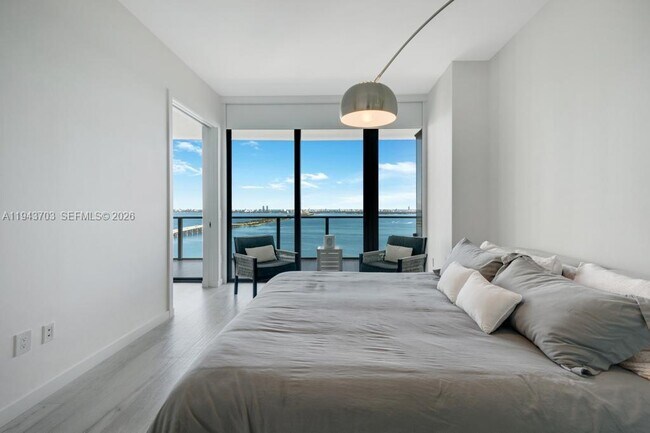 Building Photo - 480 NE 31st St