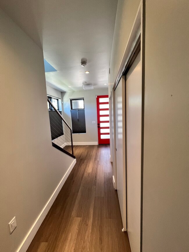 Building Photo - 100 High St