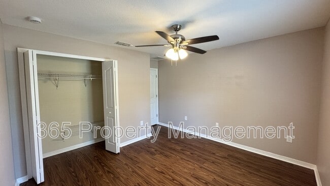 Building Photo - 10 Bellis Ct
