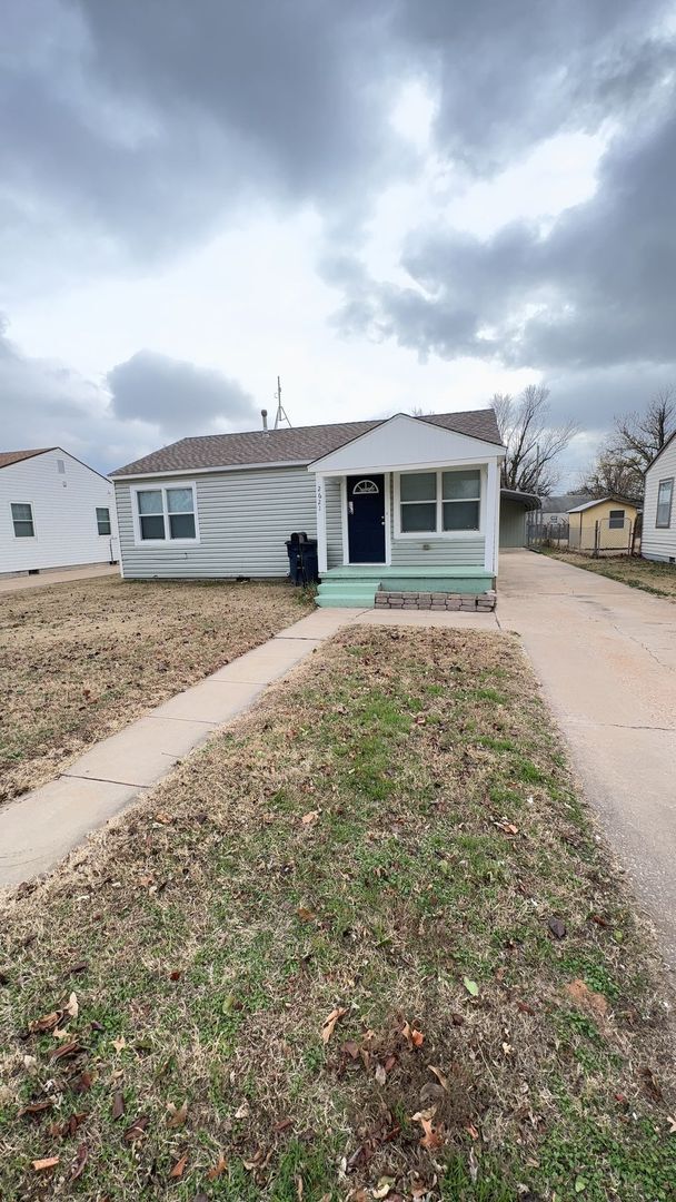 Building Photo - 2621 W Maine St