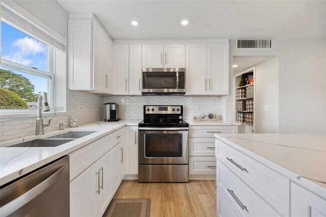 Building Photo - 72 Monaco Ct