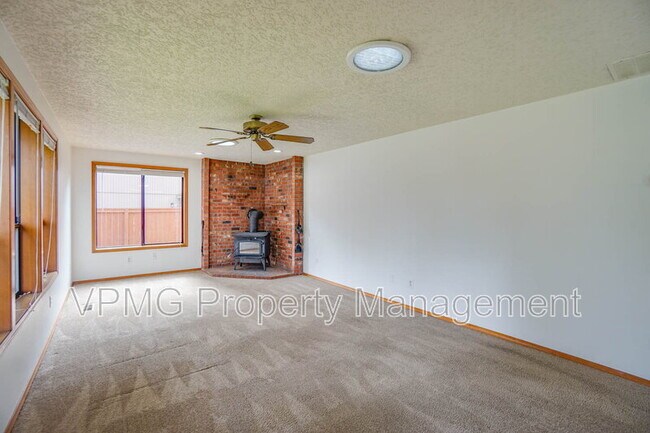 Building Photo - 4017 NE 157th Ave