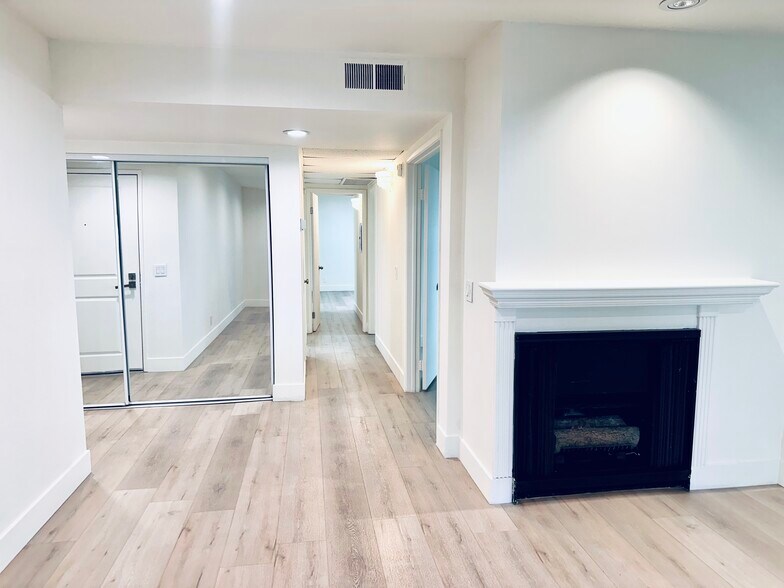 Building Photo - 4648 Park Granada