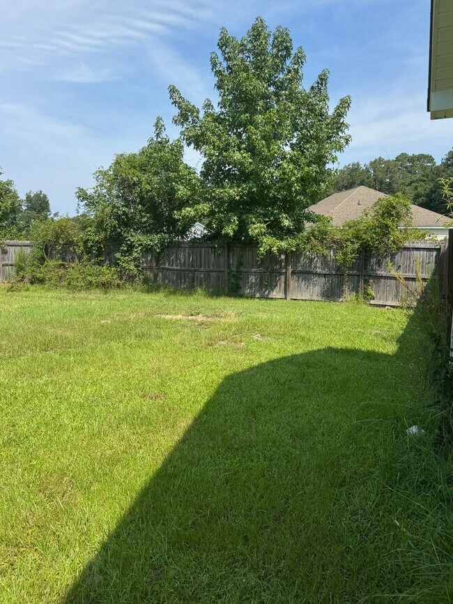 Building Photo - 110 Hidden Hollow Dr