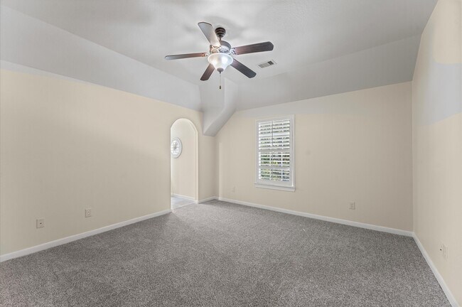 Building Photo - 7 N Beech Springs Cir