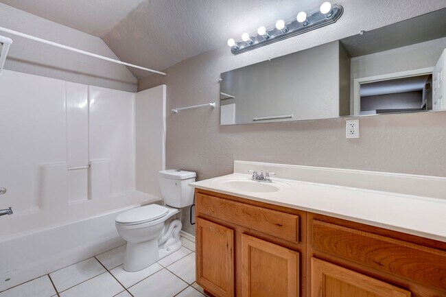 Building Photo - 2 Bedroom, 2 Bath Home for Rent in Diamond...