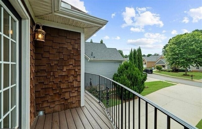 Building Photo - 164 Greenview Dr