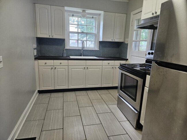 Building Photo - 212 Virginia Ct