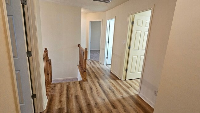 Building Photo - Bright & Spacious Home in Fredericksburg!