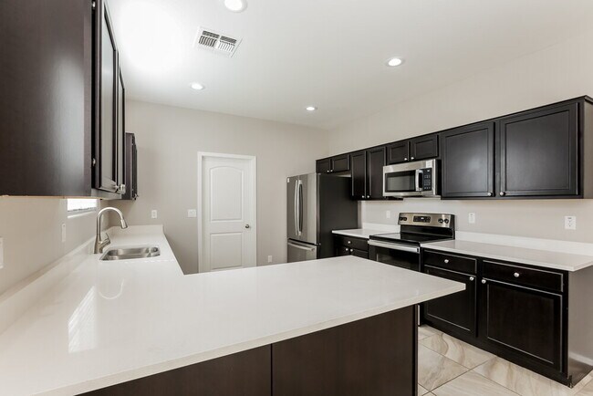 Building Photo - 1735 S Desert View Pl