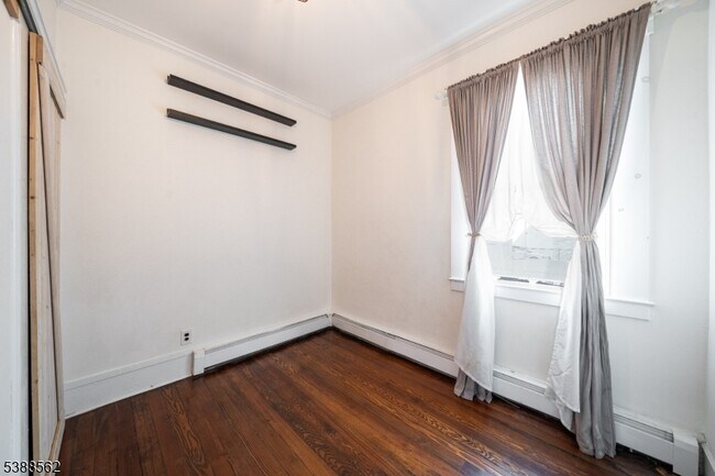 Building Photo - 9 Kling St