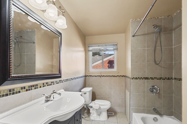 Building Photo - BEAUTIFUL 3 BED 1.5 BATH HOME  IN OAK PARK MI