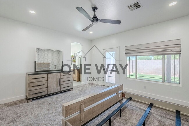 Building Photo - 760 N Swan Dr