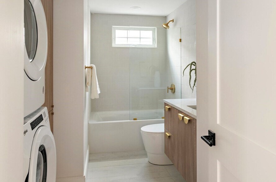 Building Photo - 65 Merriam St