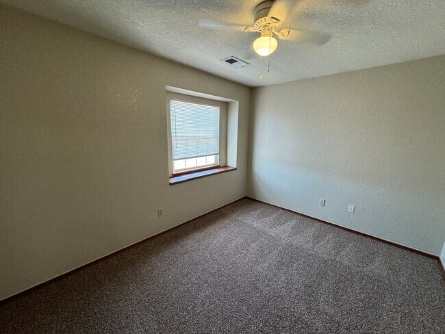 Building Photo - 4 bed in Moore Schools!