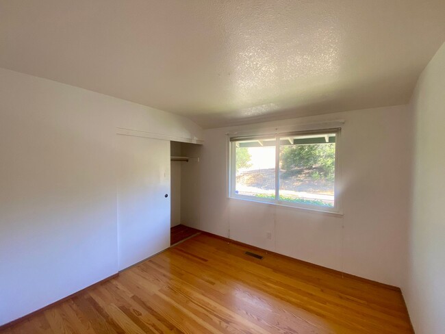 Building Photo - Nice Single Level Home in Moraga Available...