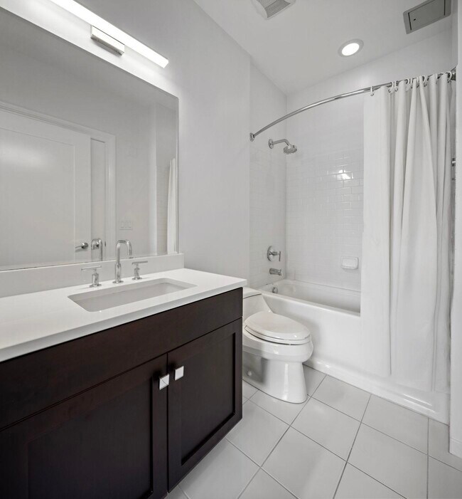 Building Photo - 250 Henley Pl