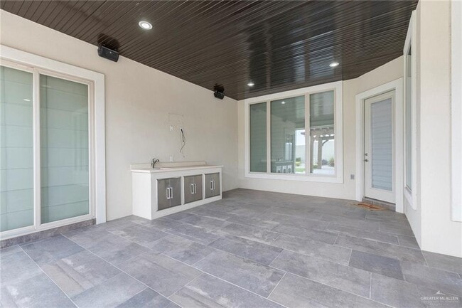 Building Photo - 2200 S 10th St