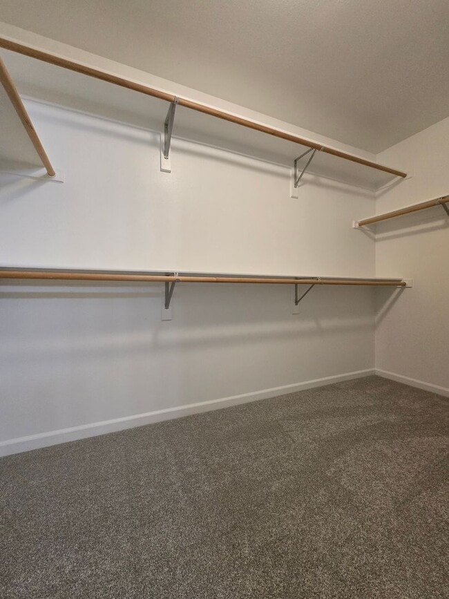 Building Photo - Wonderful Townhome