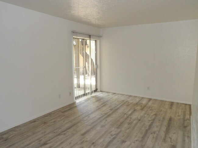 Building Photo - 4314 Travis St