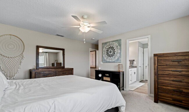 Building Photo - Gorgeous 4/ 2.5 Home in the Beautiful Lake Asbury Area of Clay County! $2,550.00