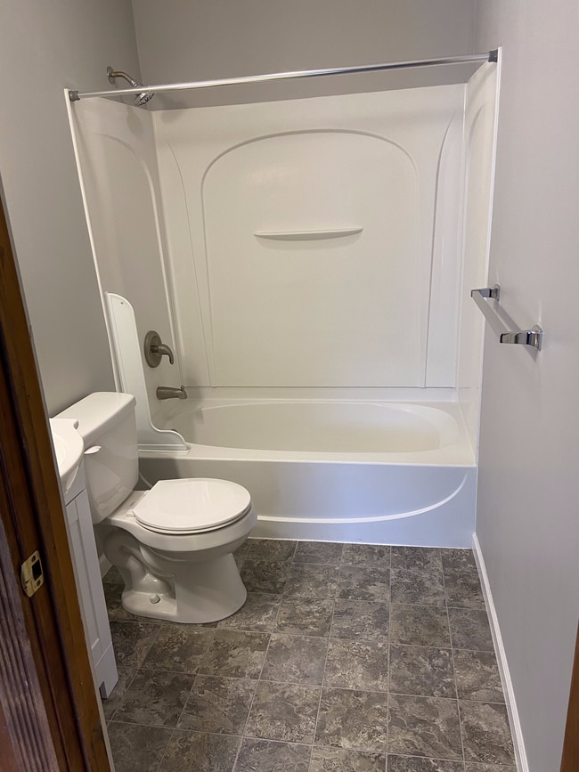 bathroom - 206 S Higbee St