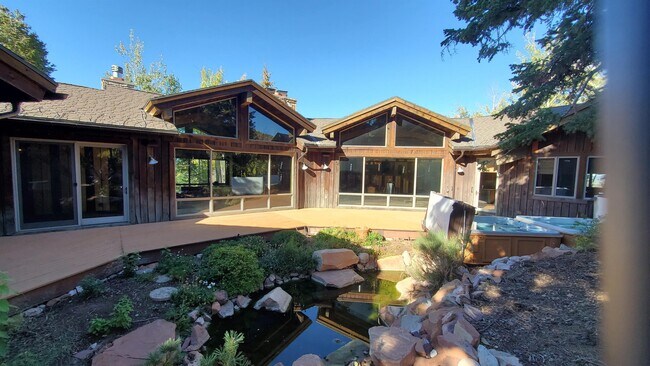 Building Photo - 7104 Canyon Dr