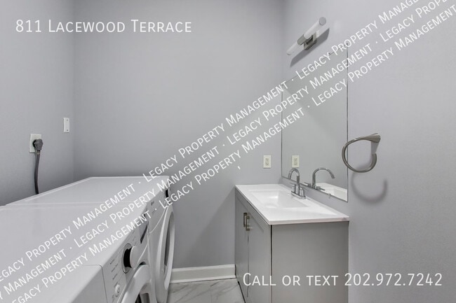 Building Photo - 811 Lacewood Terrace