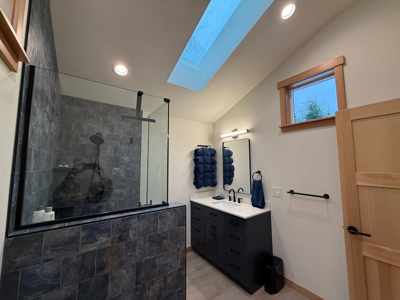 Building Photo - 2213 Squalicum Mountain Rd