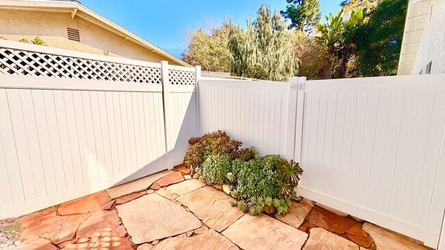 Building Photo - Lovely Newer Construction, Detached ADU Guest Home, on Private Property in Quiet Neighborhood of ...