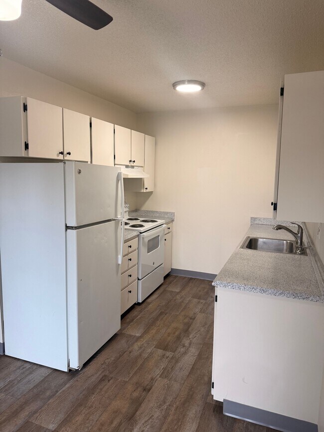 Building Photo - S815 - Star Apartments