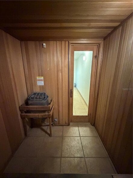 Building Photo - 200 Country Club Dr