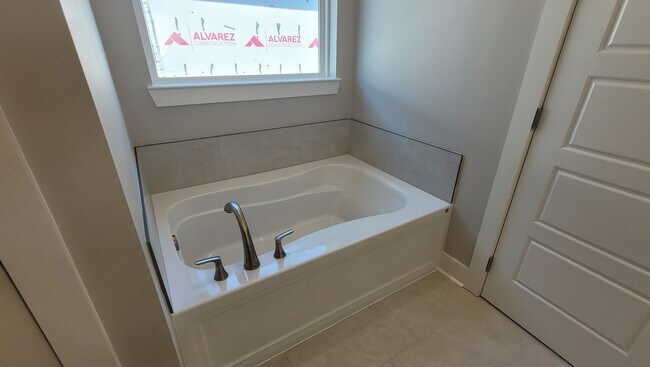 Building Photo - Brand New home in Woodstock Park!