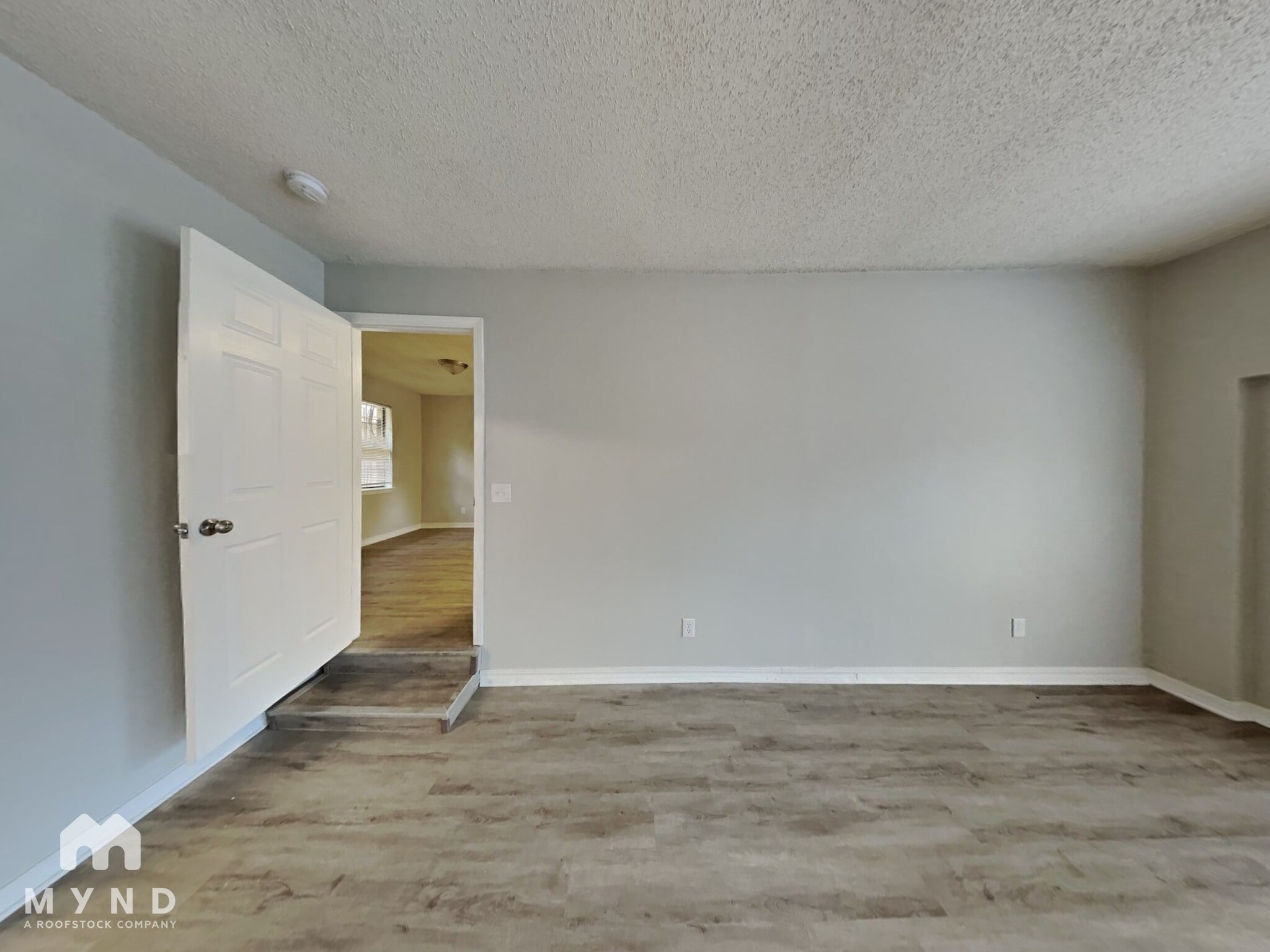 Building Photo - 1729 E Red Bird Ln