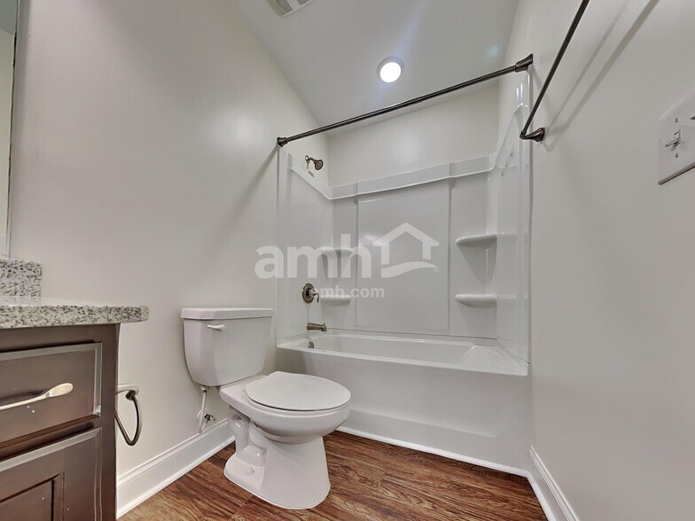 Building Photo - 1821 Produce Ln