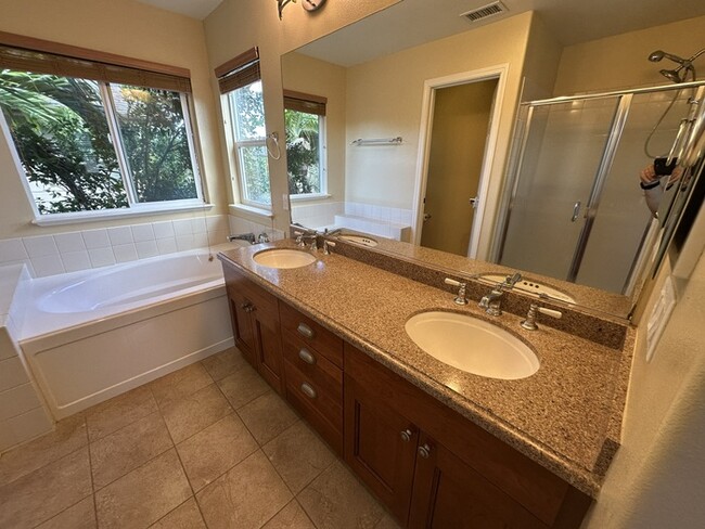 Building Photo - Pet-Friendly Spacious Solar-Powered Home i...