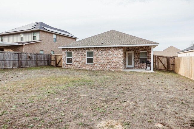 Building Photo - 105 Sago Palm Wy