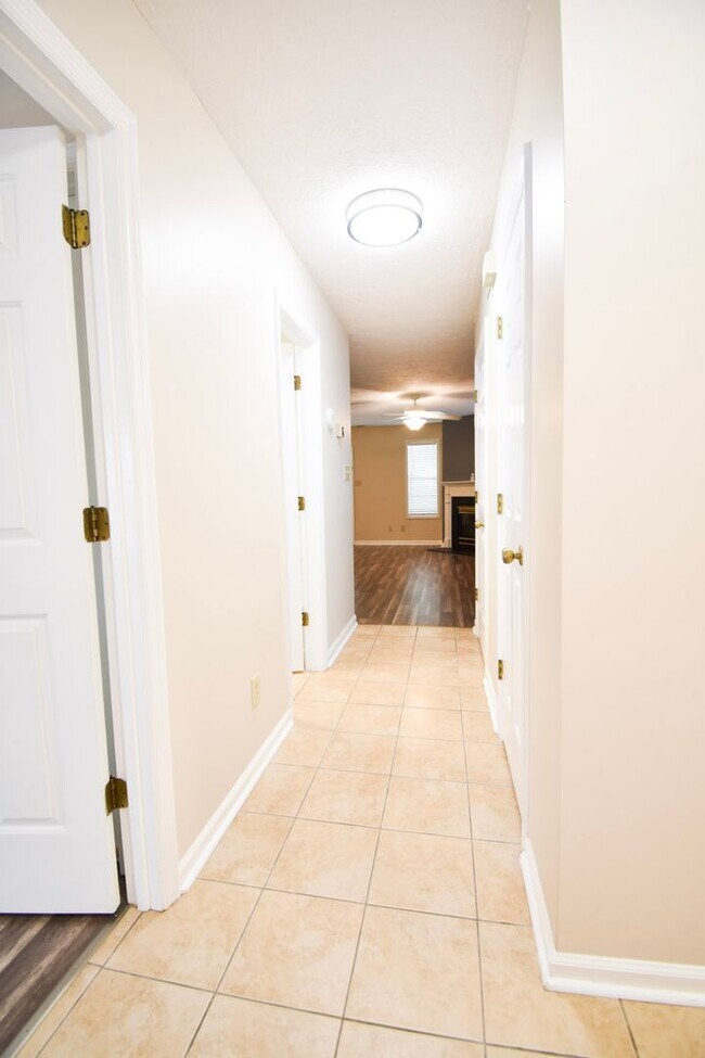 Building Photo - 2 Bedroom 2 Bathroom Apartment