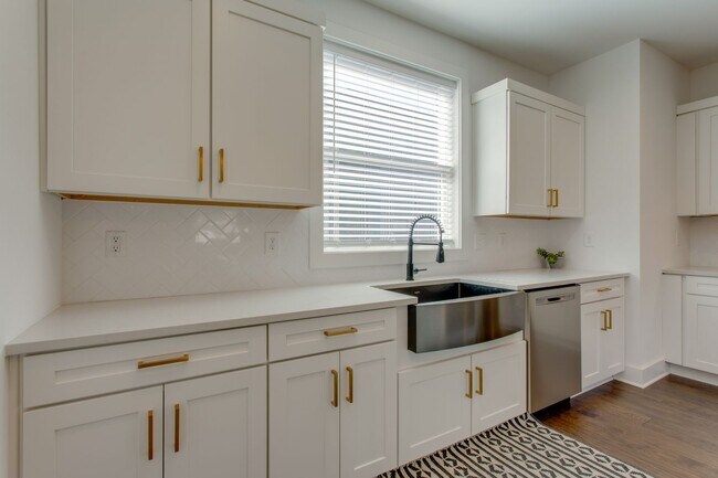 Building Photo - 732 Inspiration Blvd