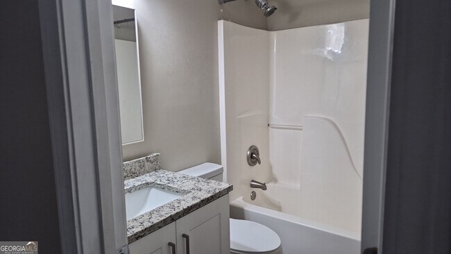 Building Photo - 418 Summer Hill Cir