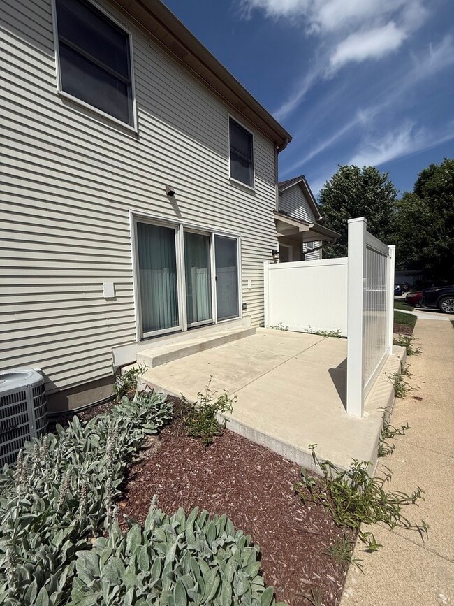 Building Photo - 121 Spuhler Dr