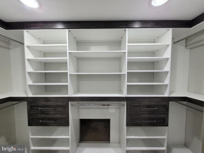 Building Photo - 2710 Rose Valley Dr