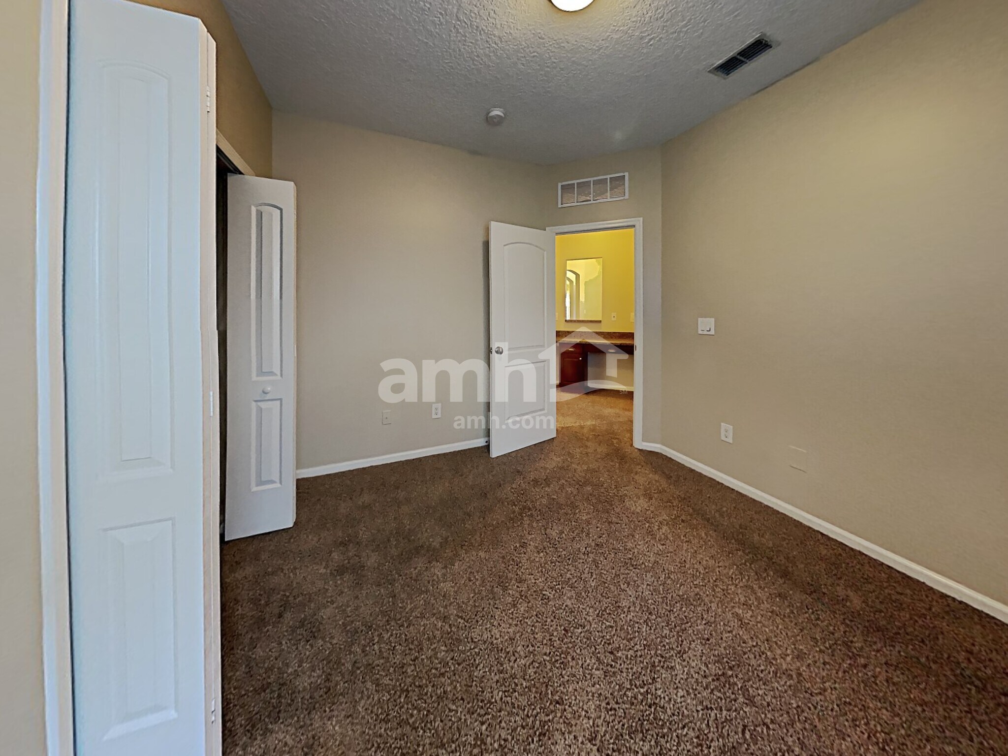 Building Photo - 11390 Oaklawn Rd