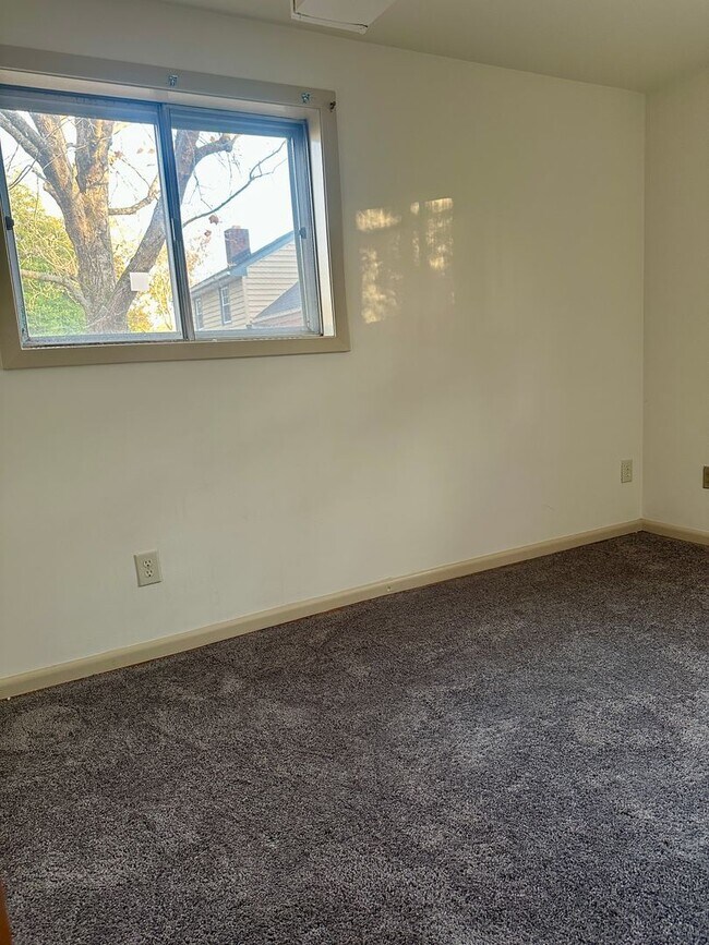 Building Photo - West End Regency Area