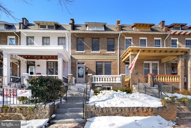 Building Photo - 249 11th St SE